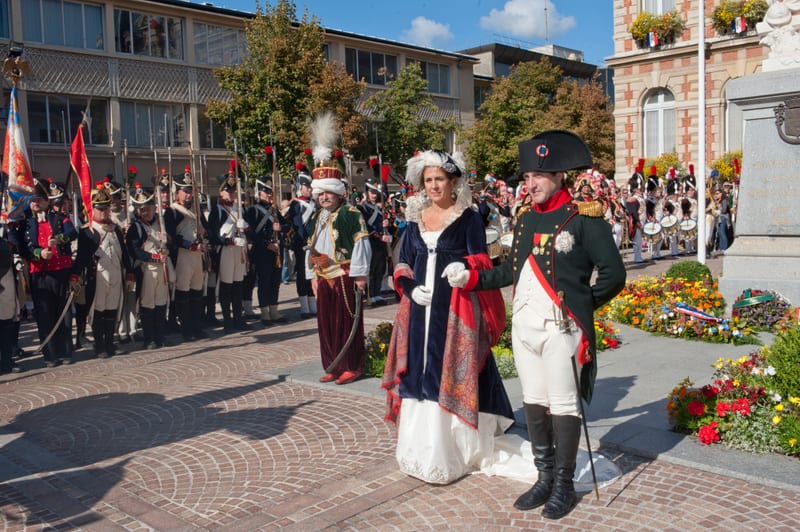 Arrivée de Joséphine et Napoléon parmi les reconstituteurs