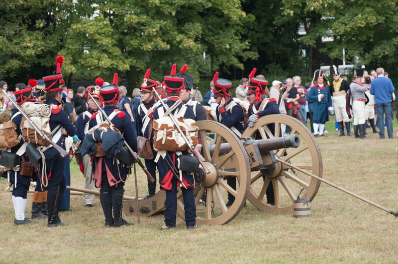 Bivouac impérial et scène d’artillerie dans le parc