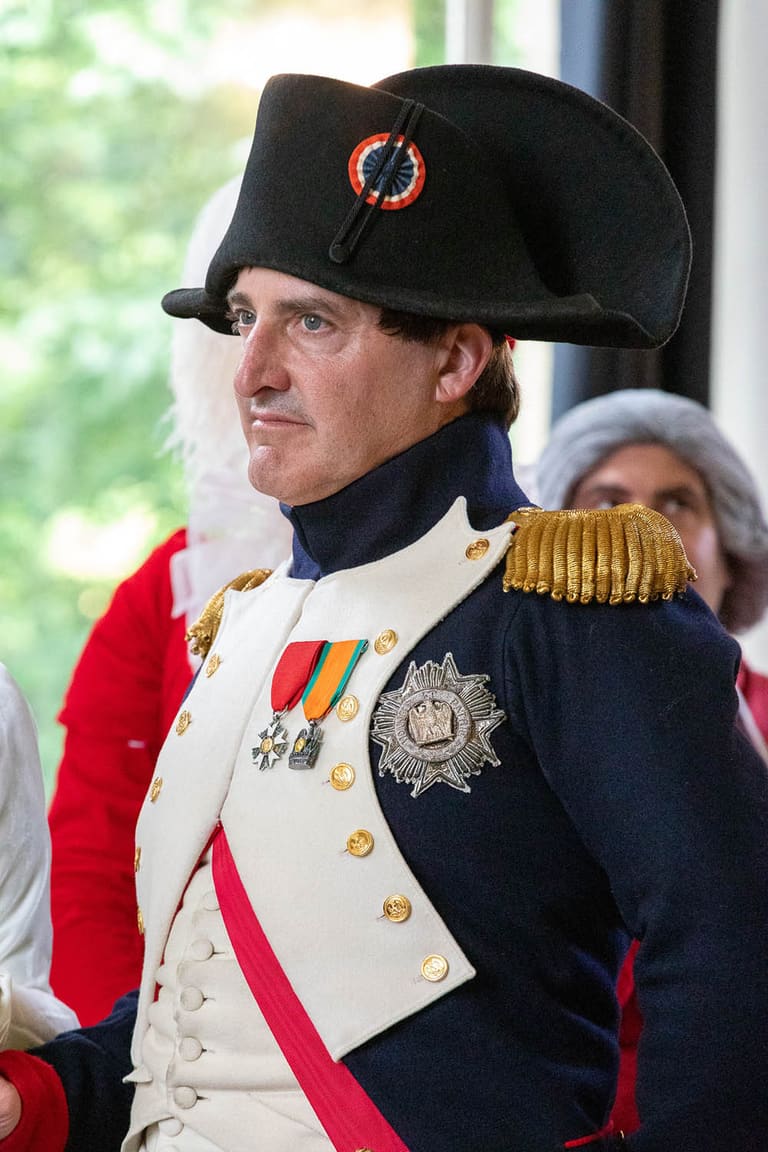 Officier en grand uniforme, reconstitution historique du Jubilé Impérial de Rueil-Malmaison